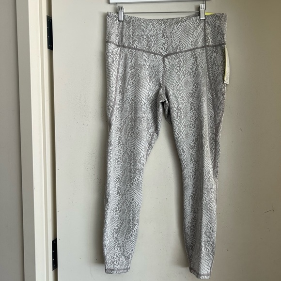 All in Motion Snake Print Jacquard Leggings NWT - Picture 5 of 12